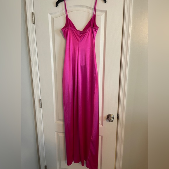 Asymmetric split leg satin gown - Picture 2 of 2